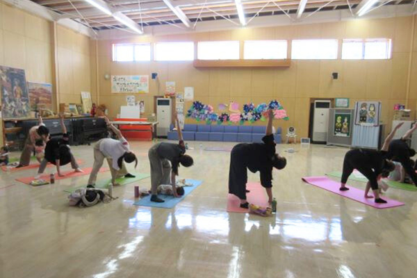 親子ヨガクラス