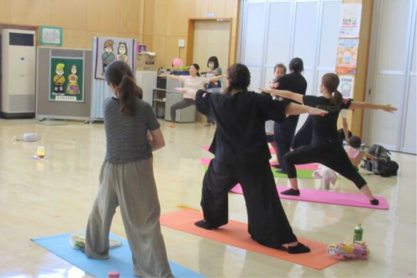親子ヨガクラス