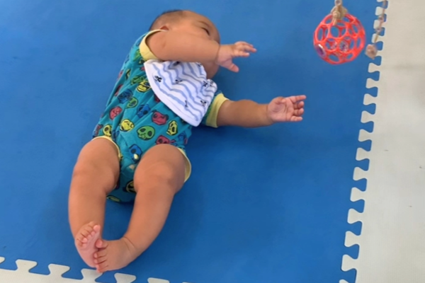 第3回ハイハイレースの様子(寝返りコース）