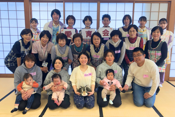 地域の子育て支援としての親子ヨガ