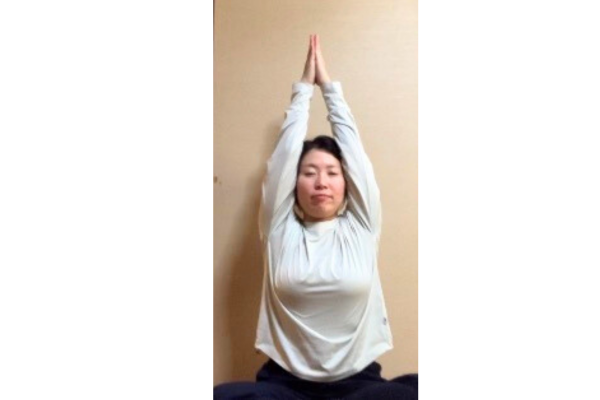 アンテナのポーズ(合掌)