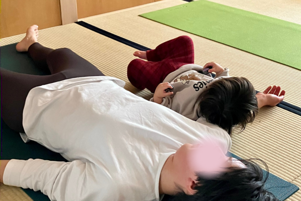 アロマキッズヨガの様子