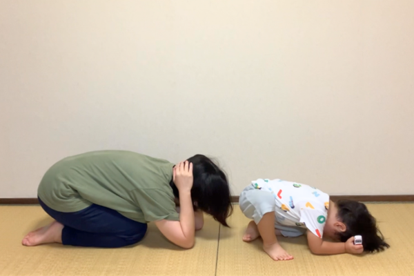 ダンゴムシのポーズ