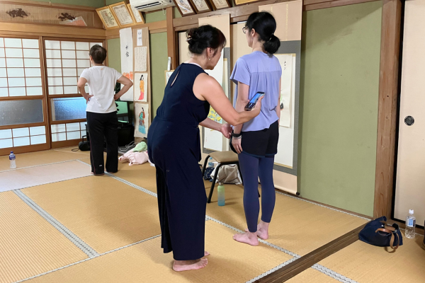 美姿勢ピラティスの様子
